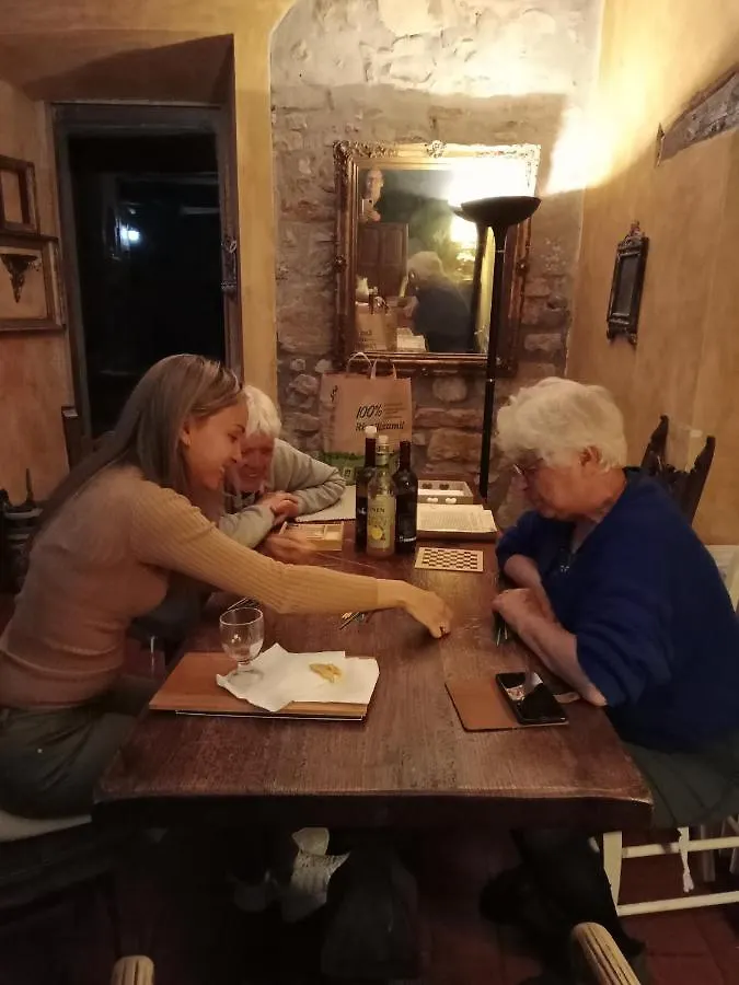 Morelli House Guest House Montalbo